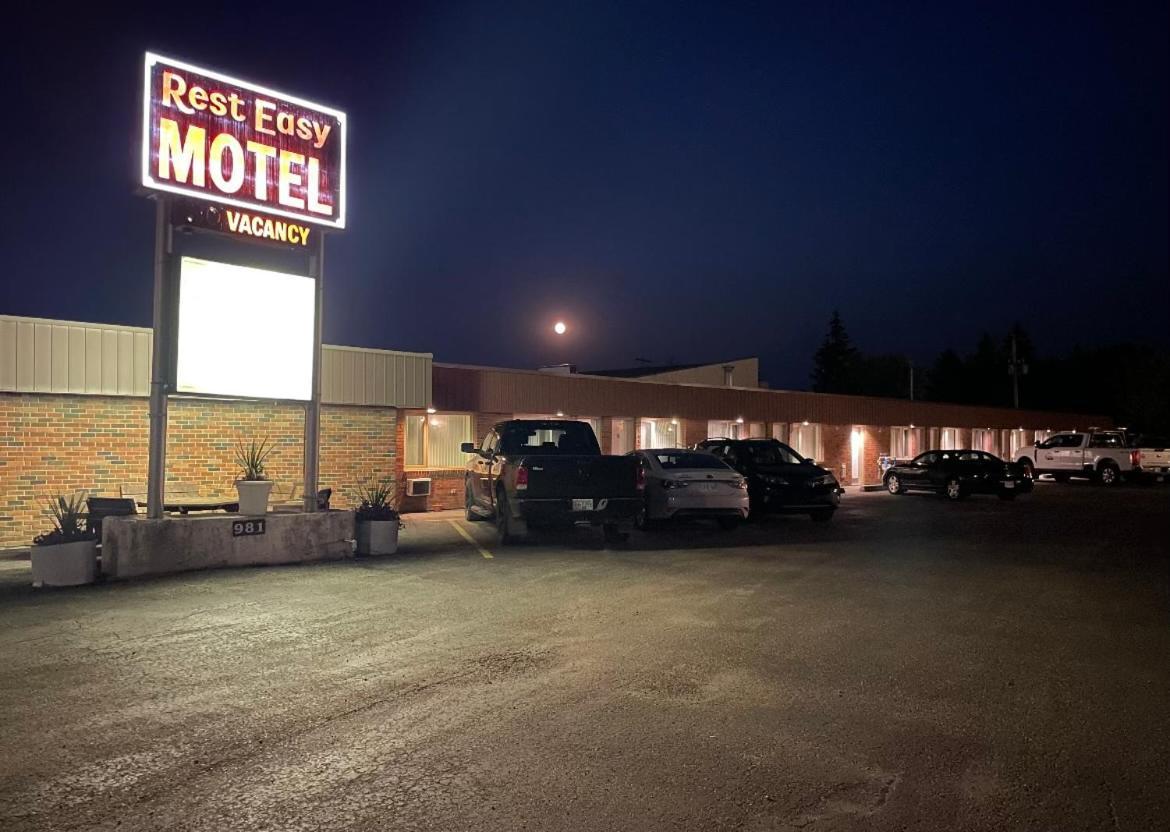 Rest Easy Motel Three Hills Eksteriør billede